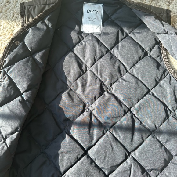 Taion Unisex Military Crew Neck Down Vest - Picture 2 of 3